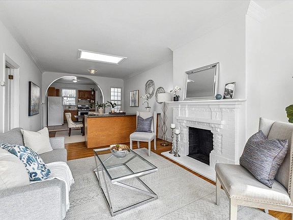 5th image of 115 Gardiner Ave