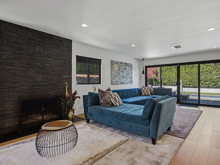 16453 Lassen St — Photo 31