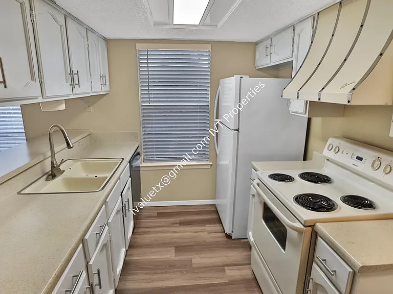 7912 Echo Wind St #7912 — Photo 5