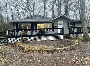 127 E Lake Dr, Dingmans Ferry, PA 18328