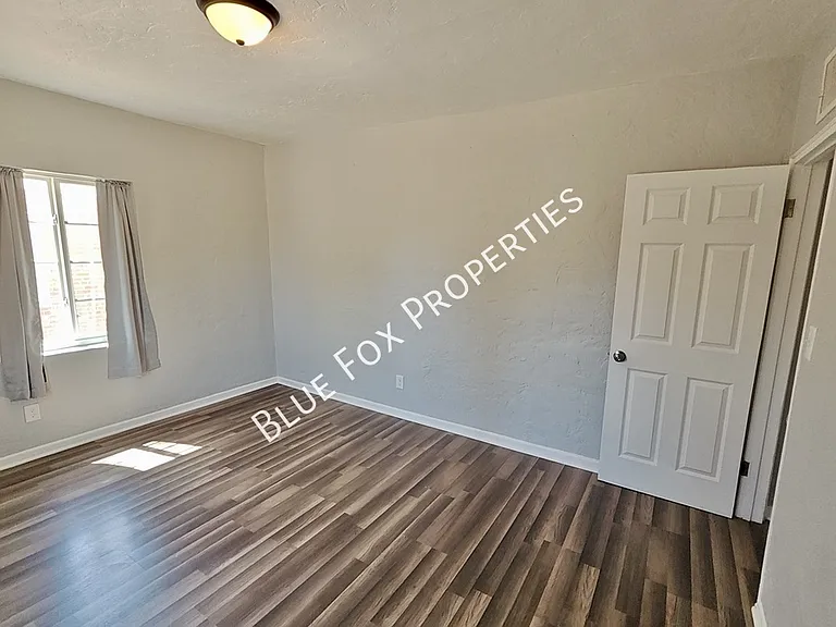4124 E 1st St — Photo 12