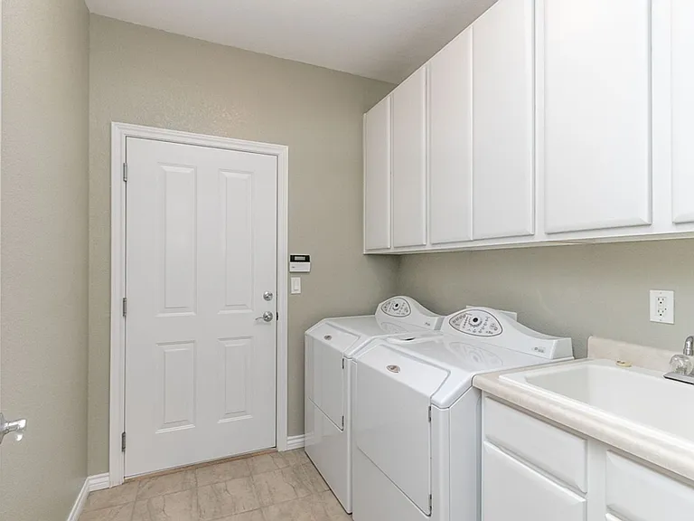 711 Windflower Dr — Photo 13