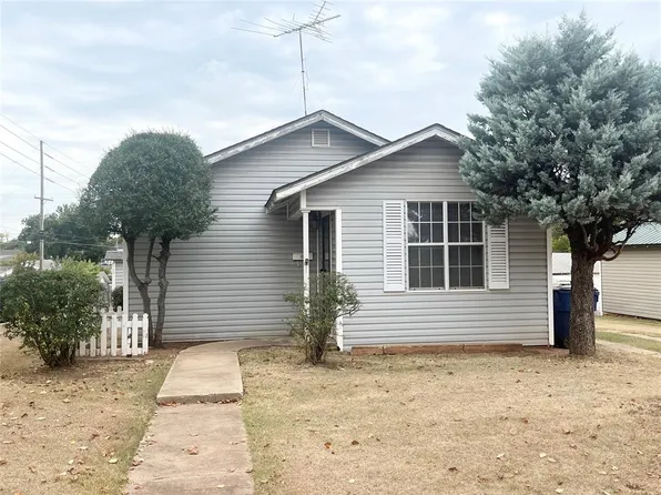 1328 S 14th St, Chickasha, OK 73018