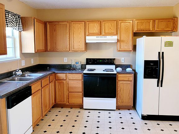 4th image of 7 Sterling Ridge Ct