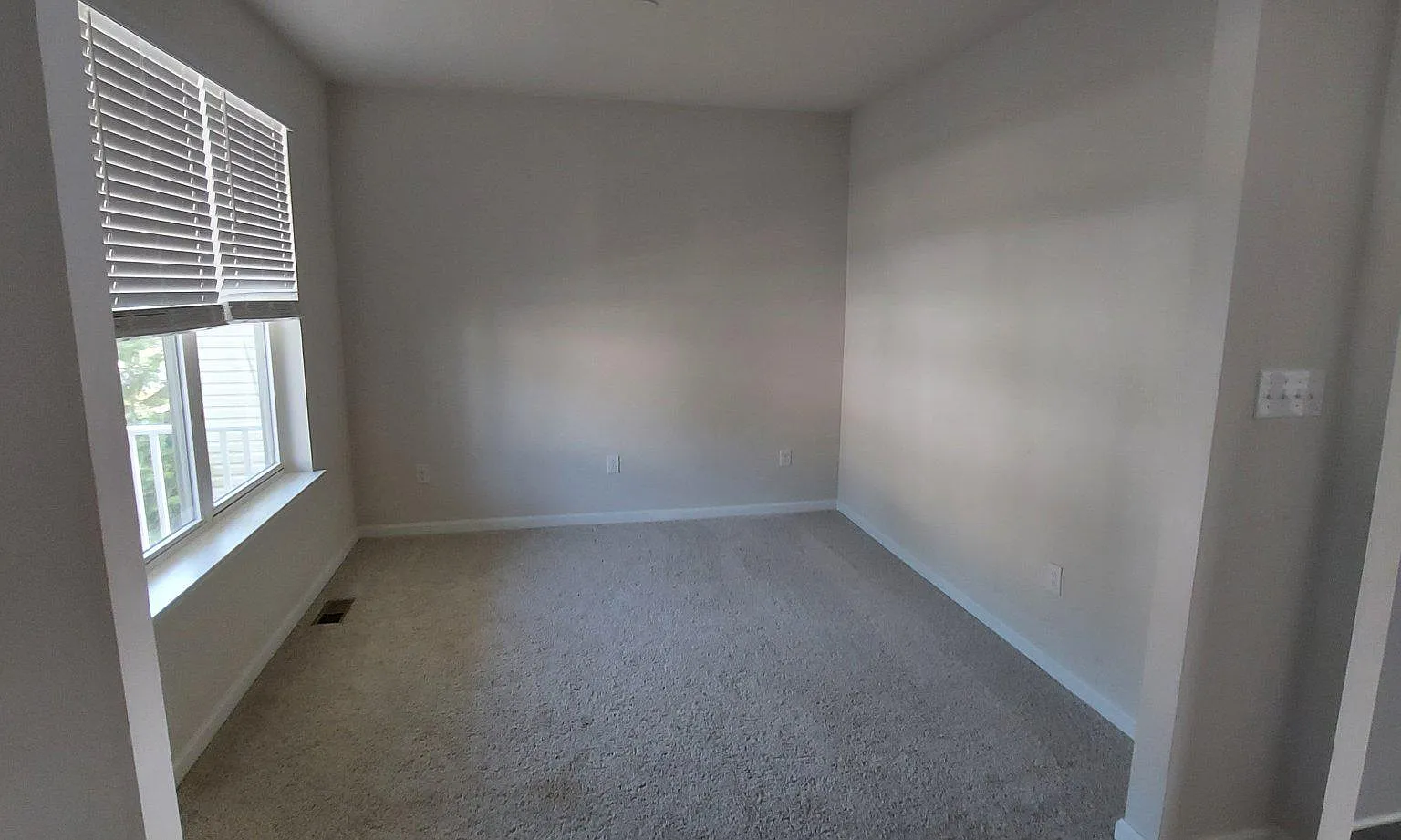 5 bed, 4.0 bath, 3532 sqft, $3,995 — Photo 2