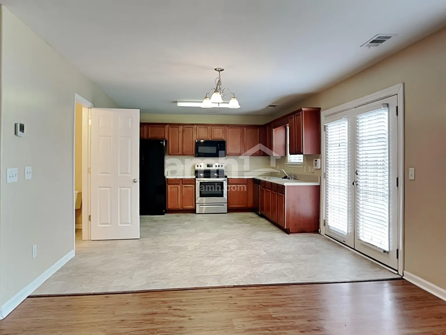 3 bed, 2.5 bath, 2020 sqft, $2,310 — Photo 4