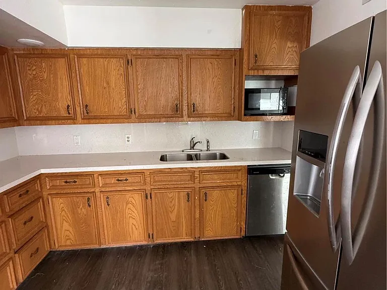 706 Rockdale Rd — Photo 2
