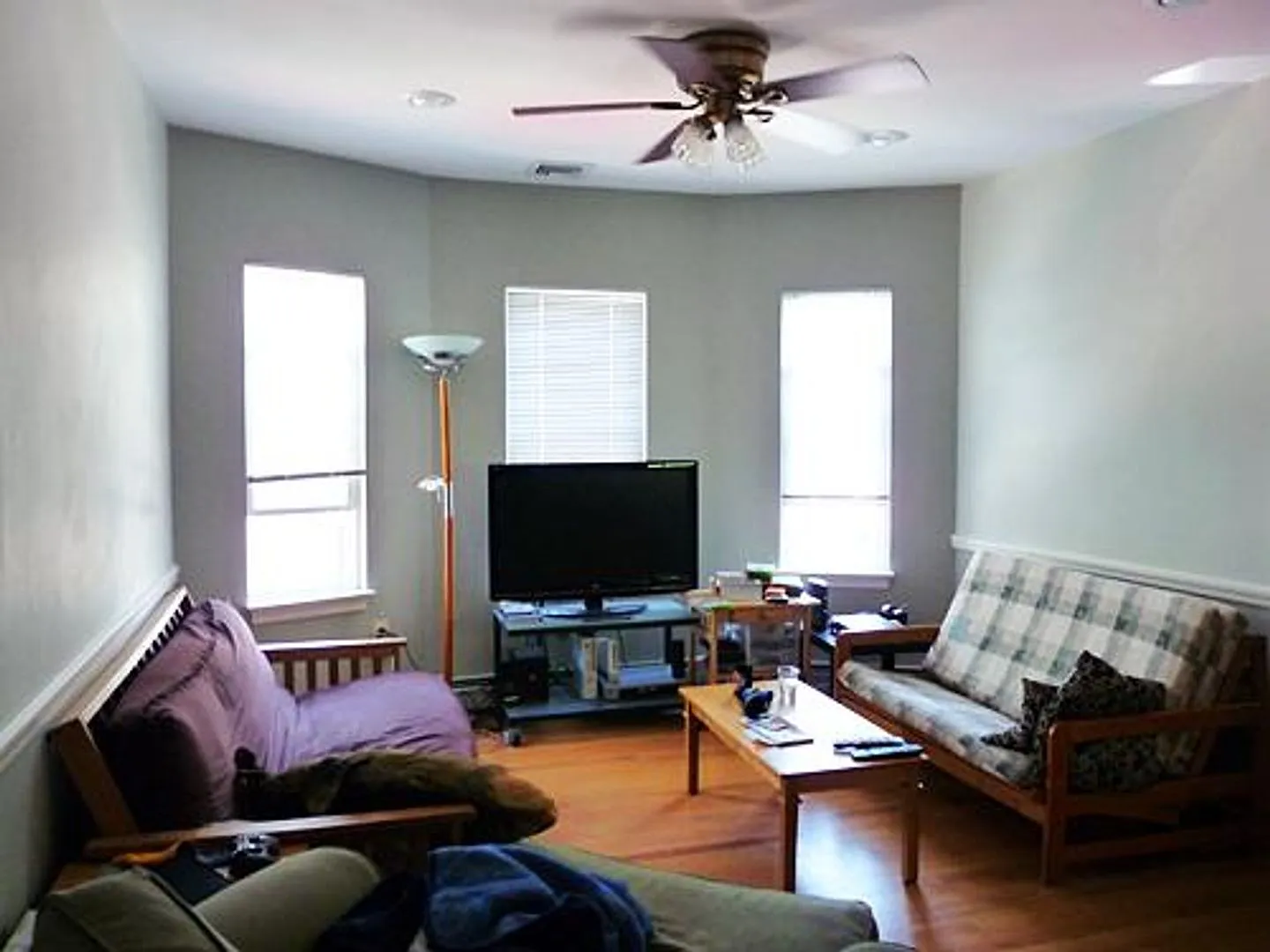 Allston 3 Bed w/ 2 Parking + Enclosed Porch No Fee — Photo 3