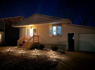 707 Pike Dr E, Highland, IL 62249