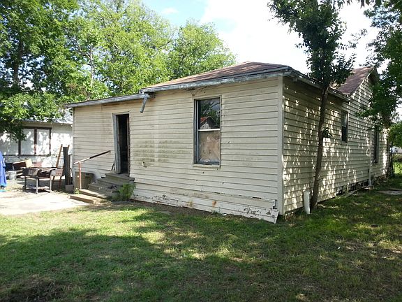 2nd image of 613 Hillcrest St