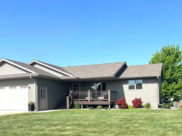 1219 Grandview Dr, Beresford, SD 57004