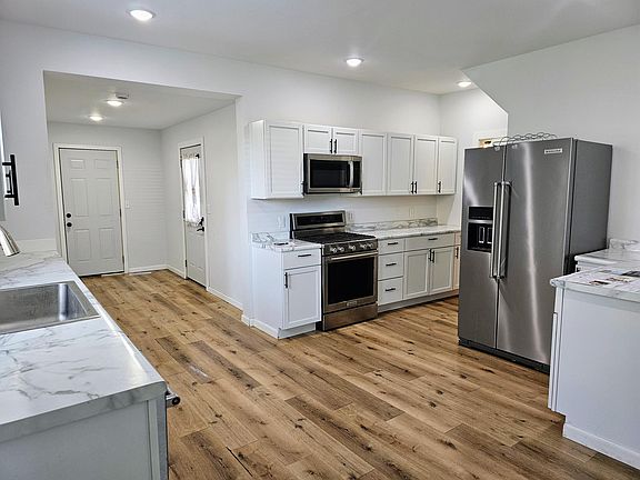 4th image of 109 Washburn Ave