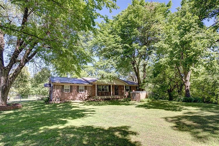 1st image of 3435 E Pleasant Valley Dr
