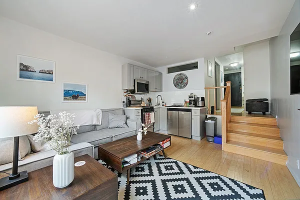 Rented by Nest Seekers International | media 12