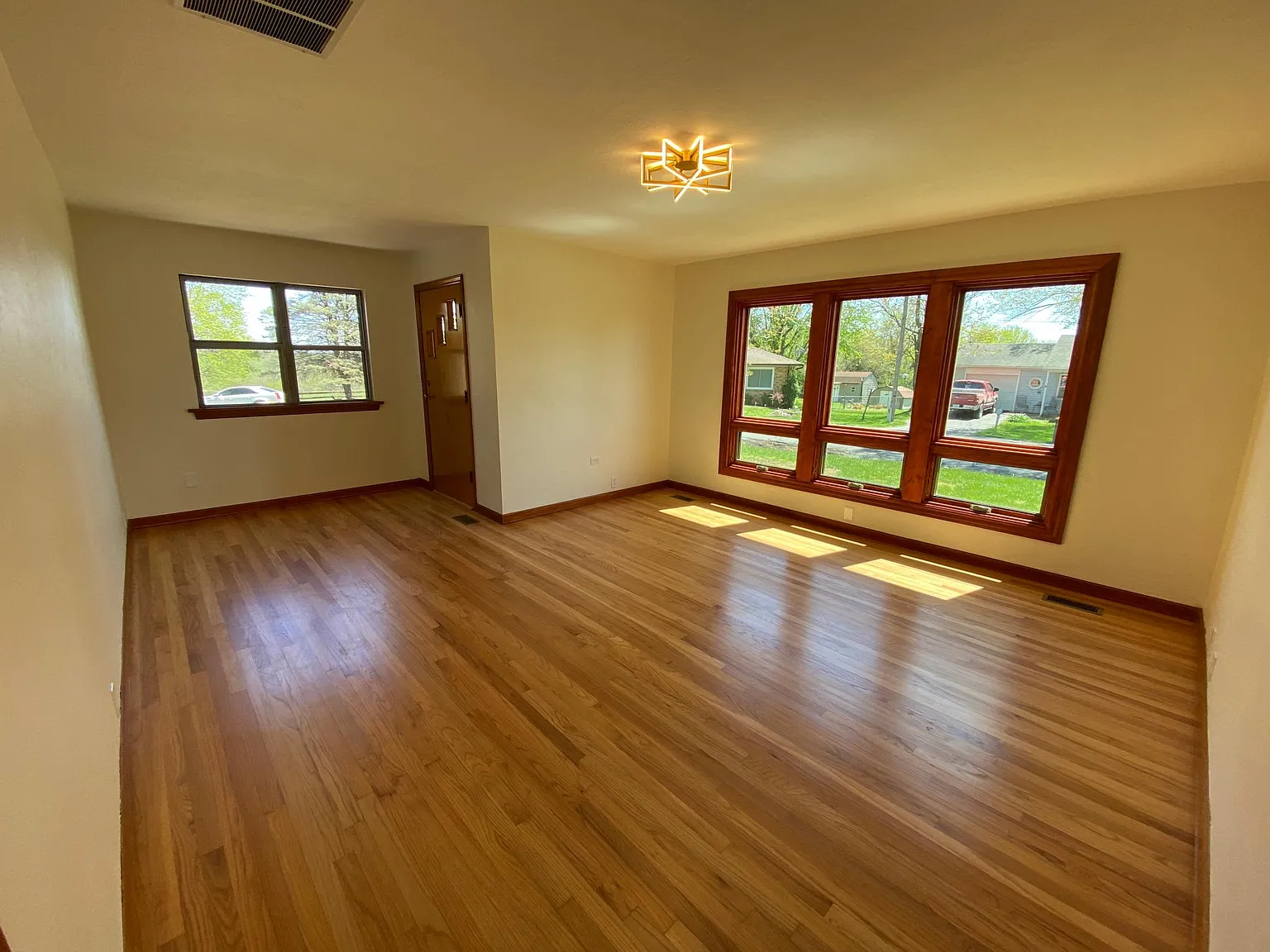 8 Nob Hill Dr — Photo 3