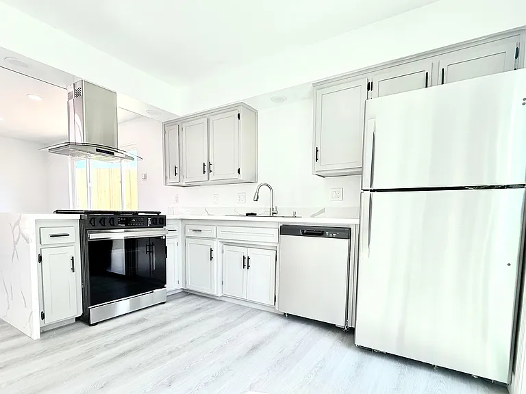 1546 Brighton Ave #C — Photo 5