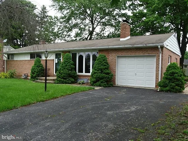 2465 Bradford Dr photo 1