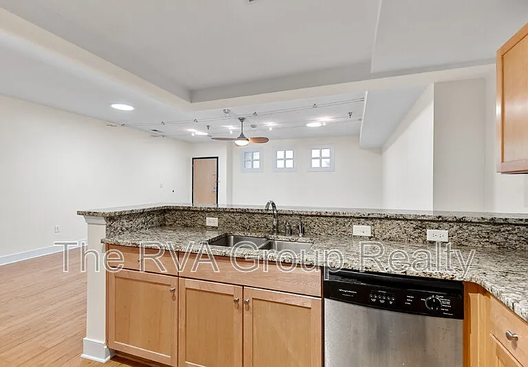 110 W Marshall St #27 — Photo 18