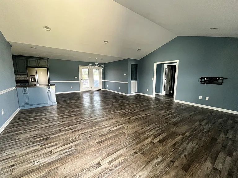 605 Strawberry Dr — Photo 14