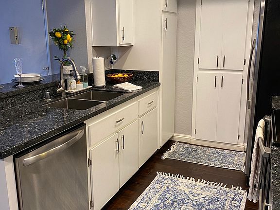 Full Size Stainless Steel Appliances