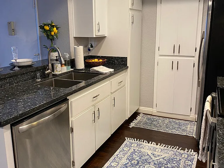 Full Size Stainless Steel Appliances