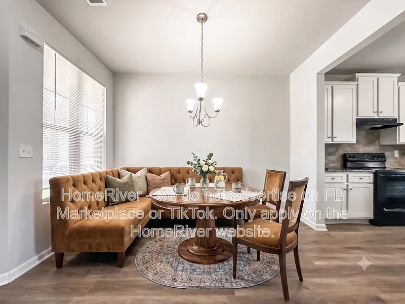 4 bed, 2.5 bath, 1940 sqft, $2,195 — Photo 3