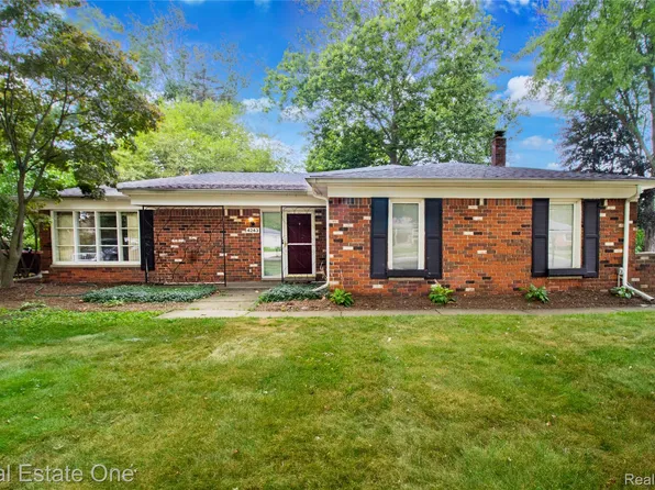 4243 Frostwood Ct, Troy, MI 48098