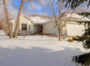 9973 Old Wagon Trl, Eden Prairie, MN 55347
