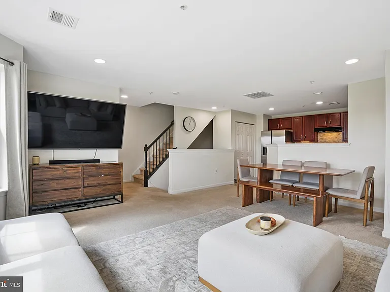 2028 Berkeley Dr — Photo 5
