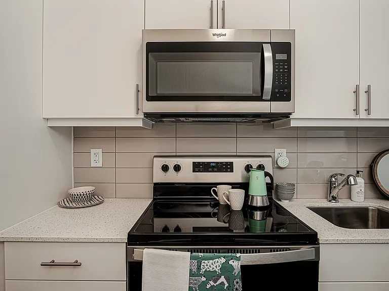 333 University Ave — Photo 14