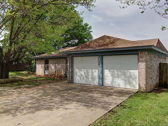 3rd image of 7620 Parkwood Ln