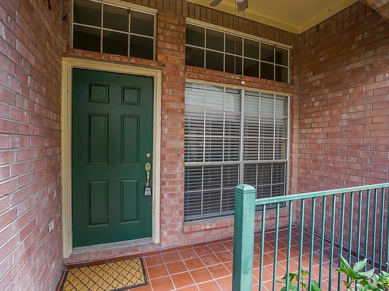 2710 Grants Lake Blvd #E6 — Photo 3