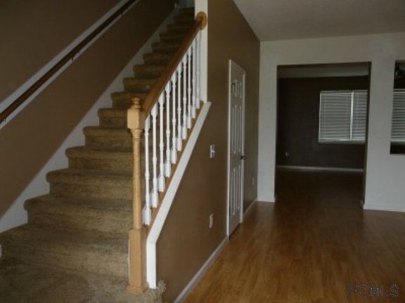 3rd image of 44 Rollins Ln