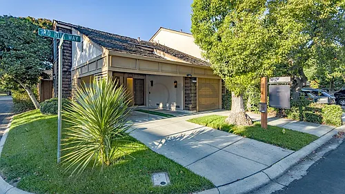 4762 Rio Rita Way Photo 1