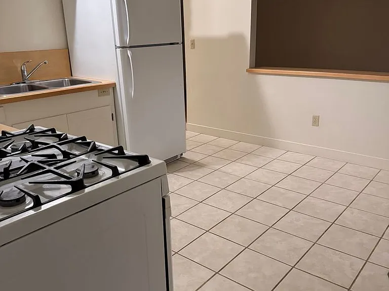 135 Hyatt Ln — Photo 6