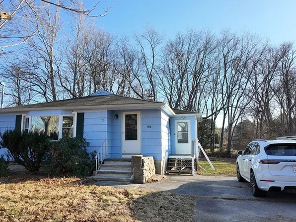 90 Hartford Ave W, Uxbridge, MA 01569