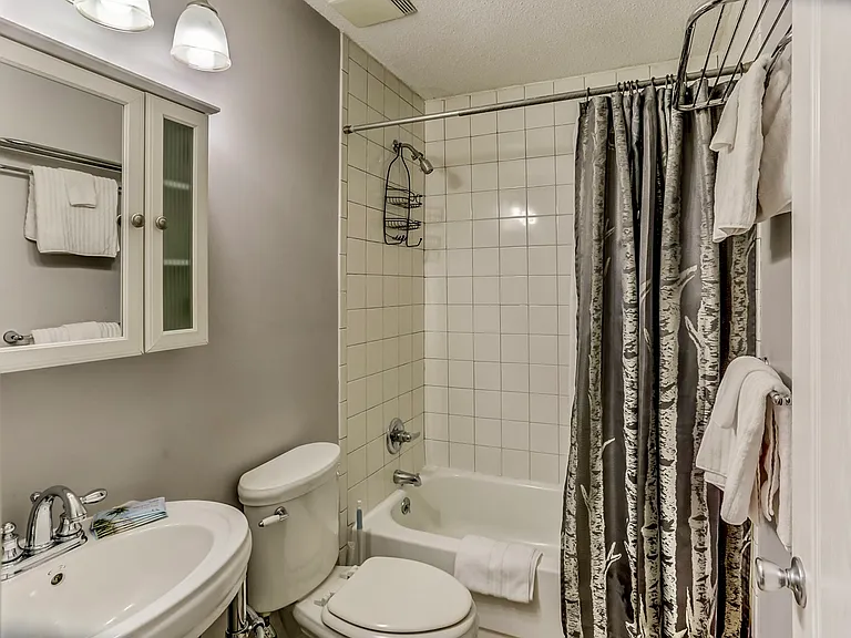 2190 Washington Ave — Photo 8