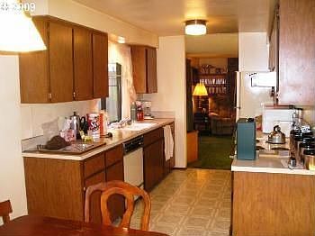 3rd image of 1215 NE 86th Ave