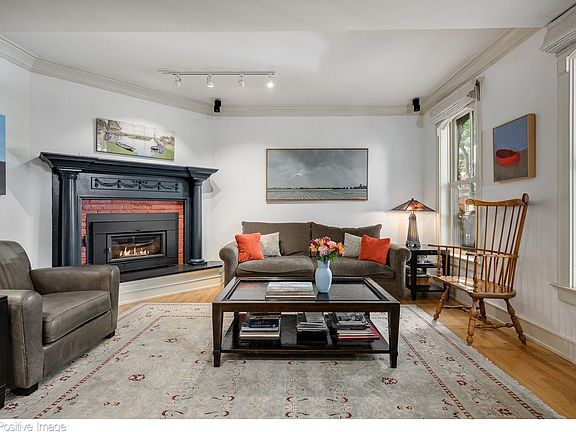 4th image of 2231 N Magnolia Ave