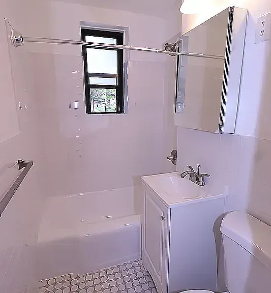 208-84 Grand Central Pkwy #3D — Photo 9