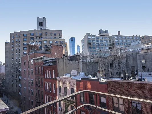 Sold by Sotheby's International Realty | media 6