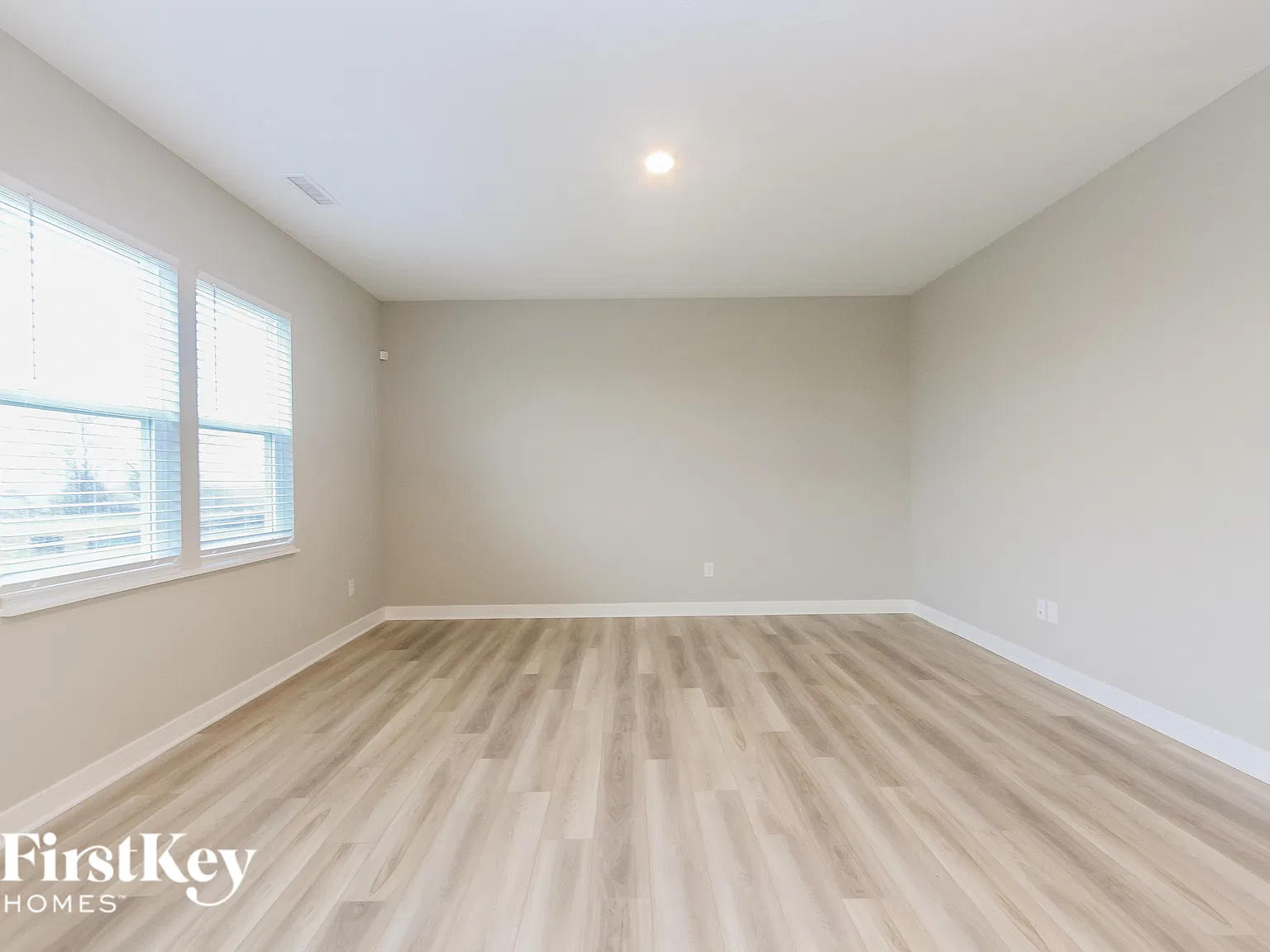 5 bed, 3.0 bath, 2736 sqft, $2,585 — Photo 2