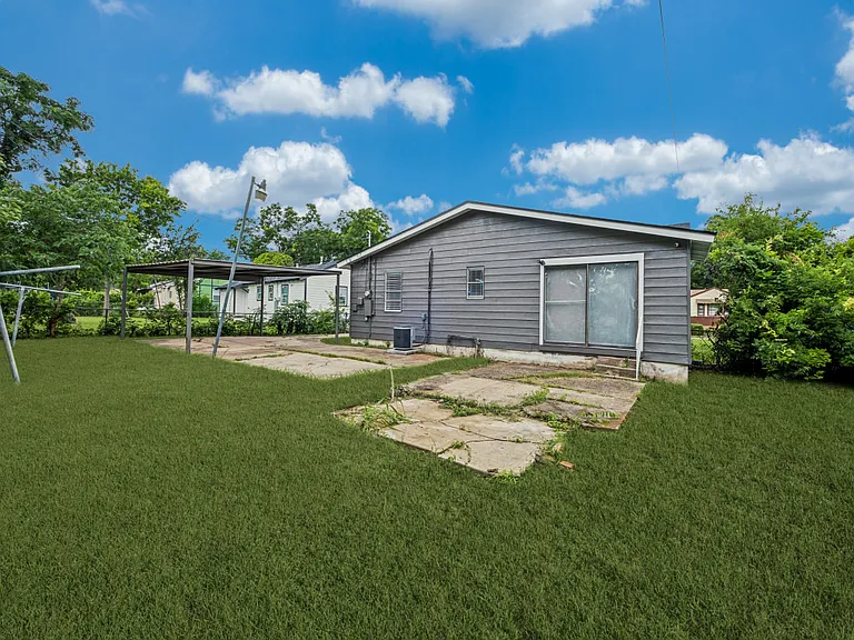 2408 Jennings Ave — Photo 12