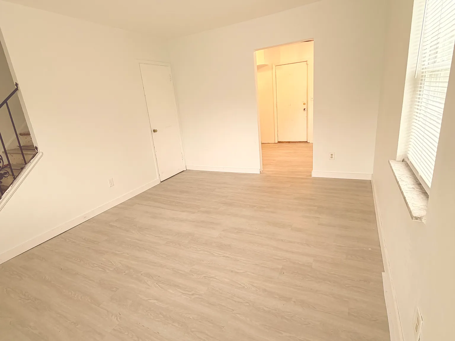 2 bed, 1000 sqft, $1,350 — Photo 2