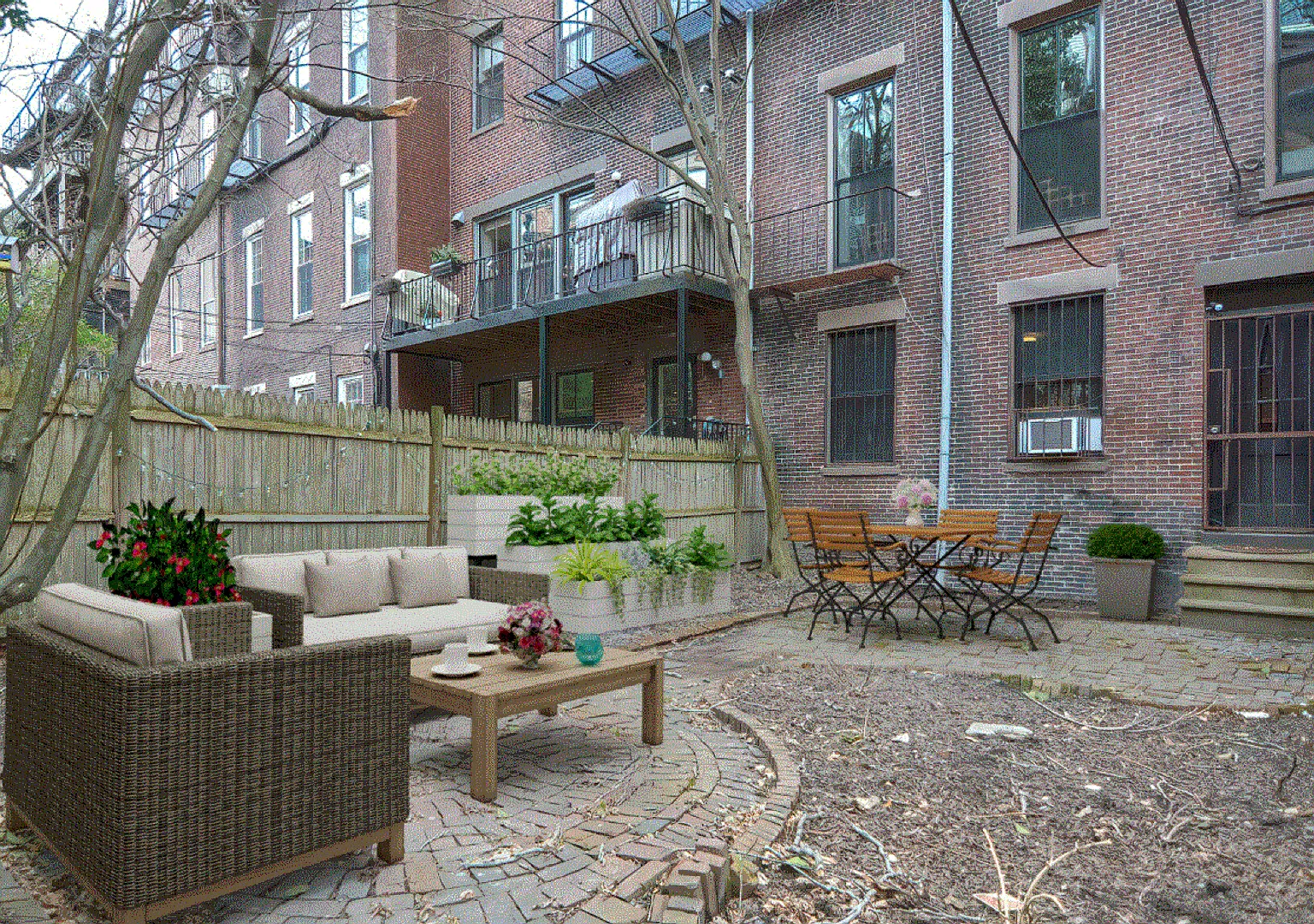 Charming 2 Bedroom — Photo 2