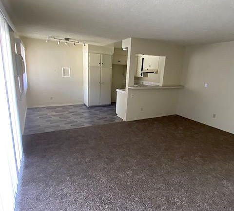 3rd image of 3031 Montrose Ave APT 16