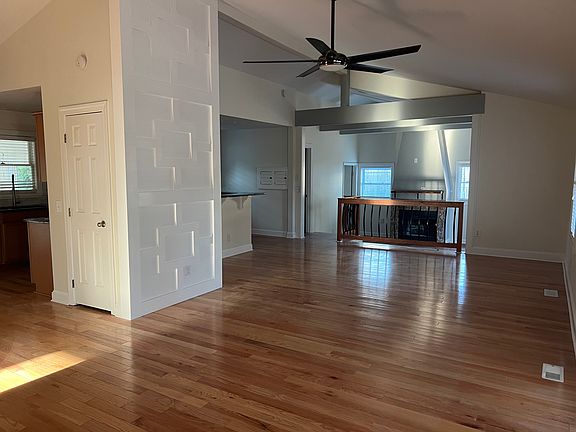 4th image of 218 Bradley Dr