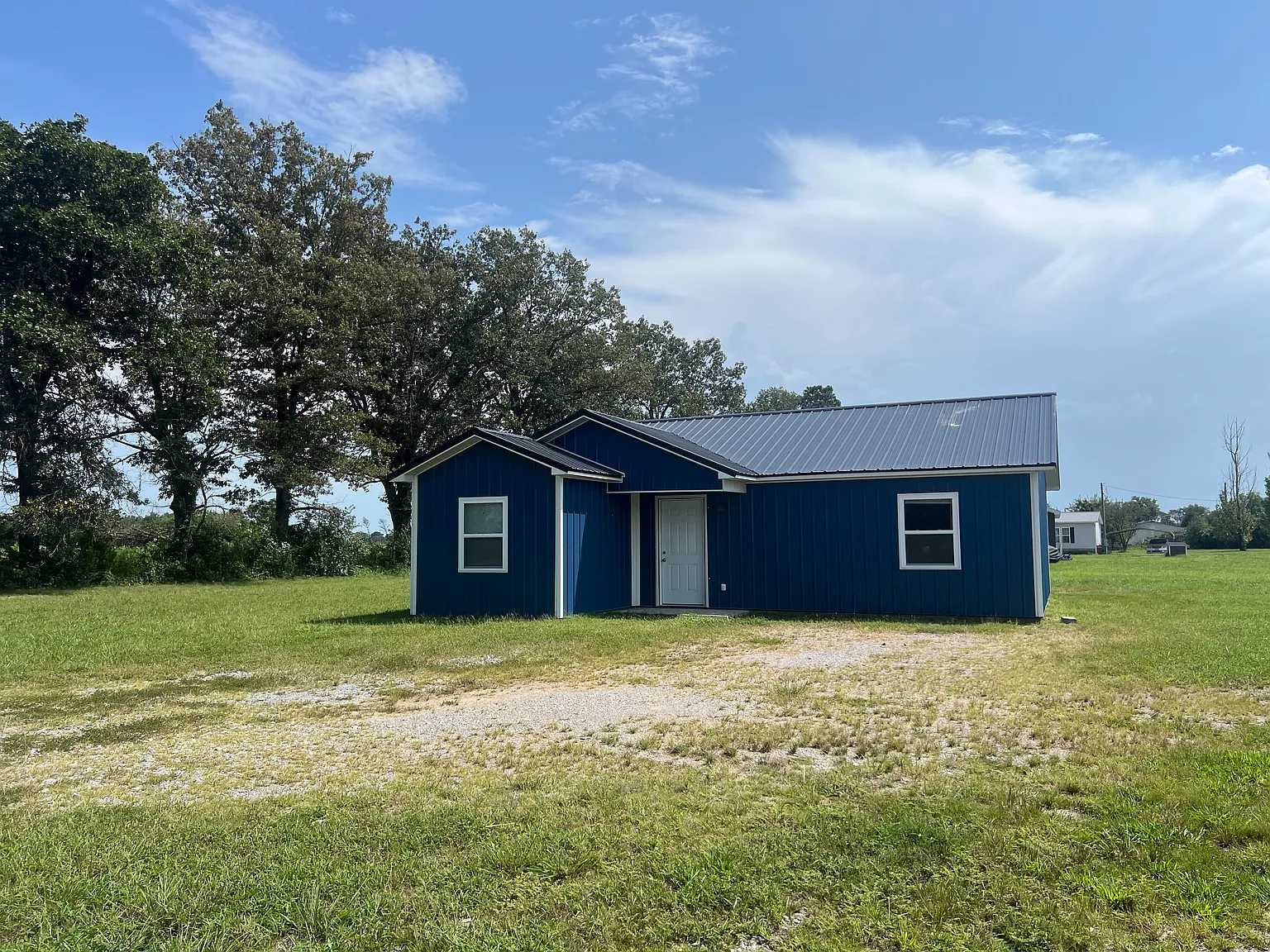 3 bed, 1.5 bath, 900 sqft, $950 — Photo 1