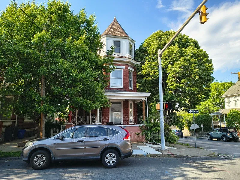 1301 Washington St