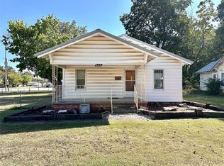 609 W 5th St, Ada, OK 74820